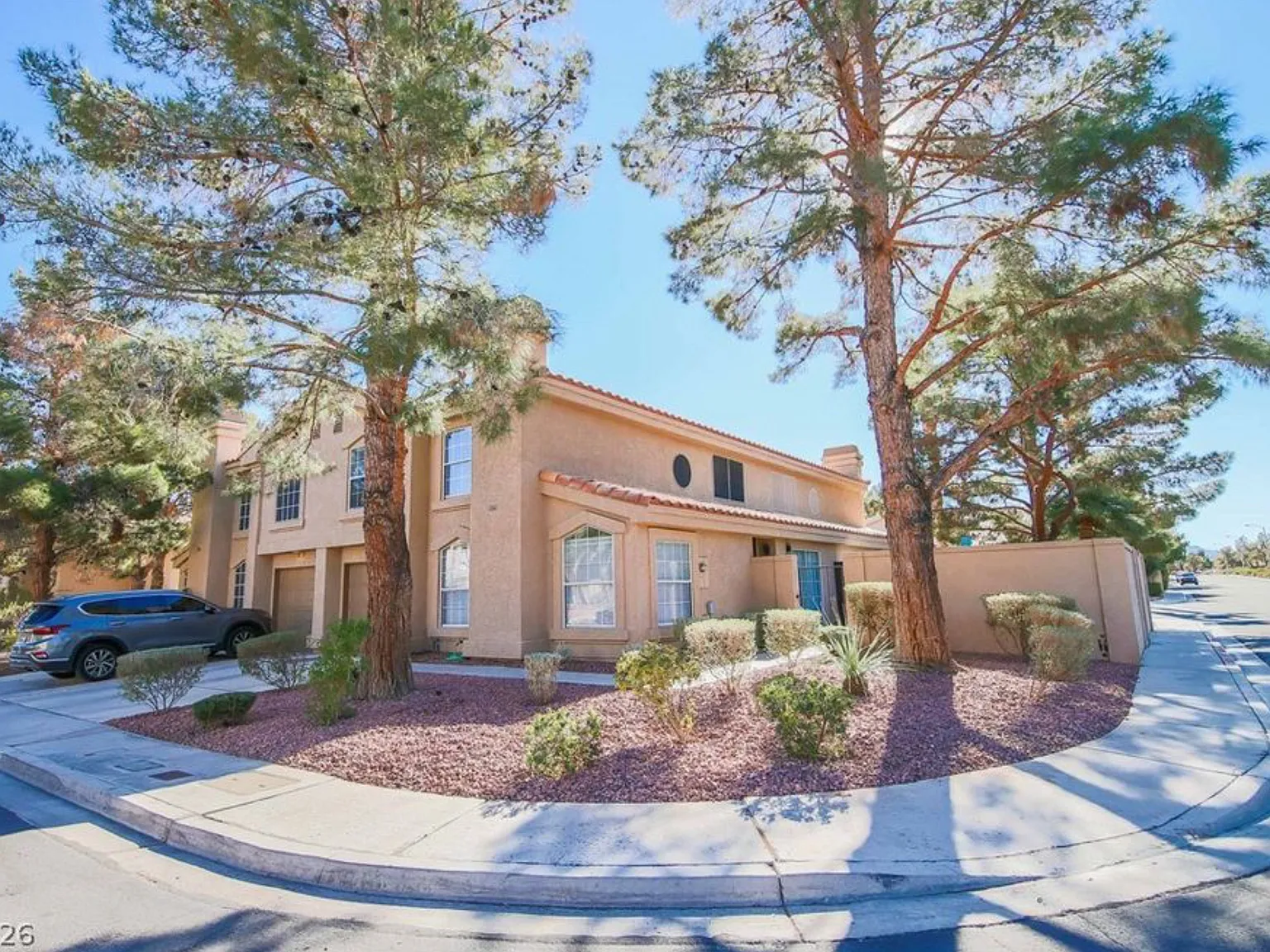 3 bed, 1331 sqft, $2,155 — Photo 2
