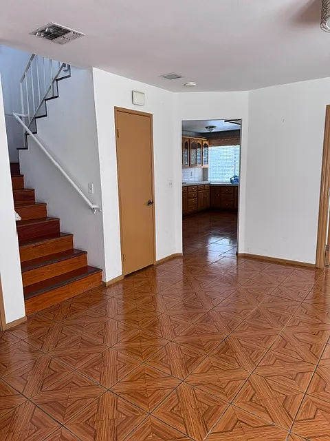 5 bed, 2107 sqft, $4,500 — Photo 3