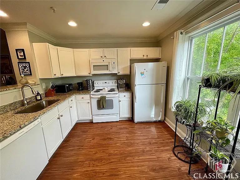 1035 Barnett Shoals Rd #528 — Photo 6