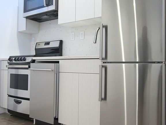 4th image of 80 Delancey St #27