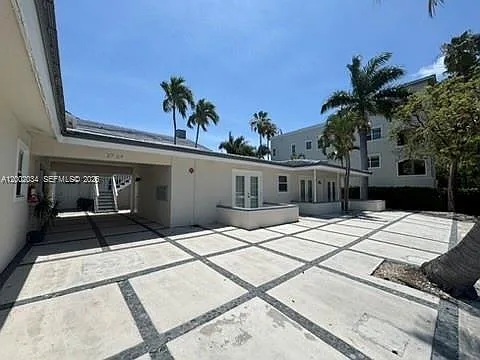 2724 NE 15th St #4 Photo 1
