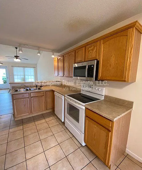 55 Crimson Ct #B — Photo 3