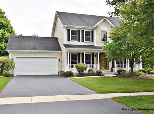 800 Hartfield Dr, North Aurora, IL