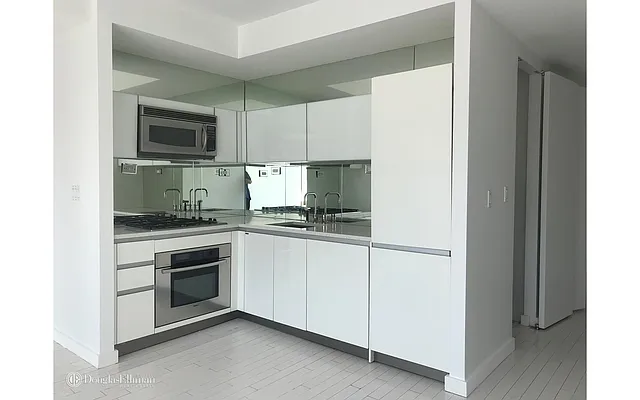 Rented by Douglas Elliman | media 16