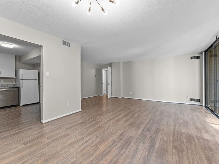 4 Monroe St #308 — Photo 8