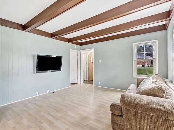 5th image of 3875 Kirkup Ave