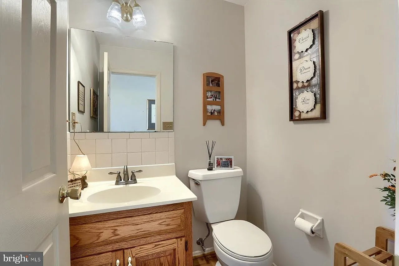 19 Sycamore Dr — Photo 1