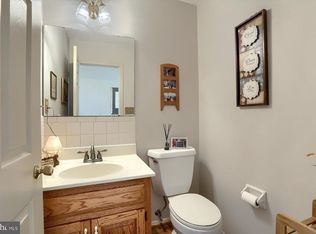 19 Sycamore Dr, Mechanicsburg, PA 17050