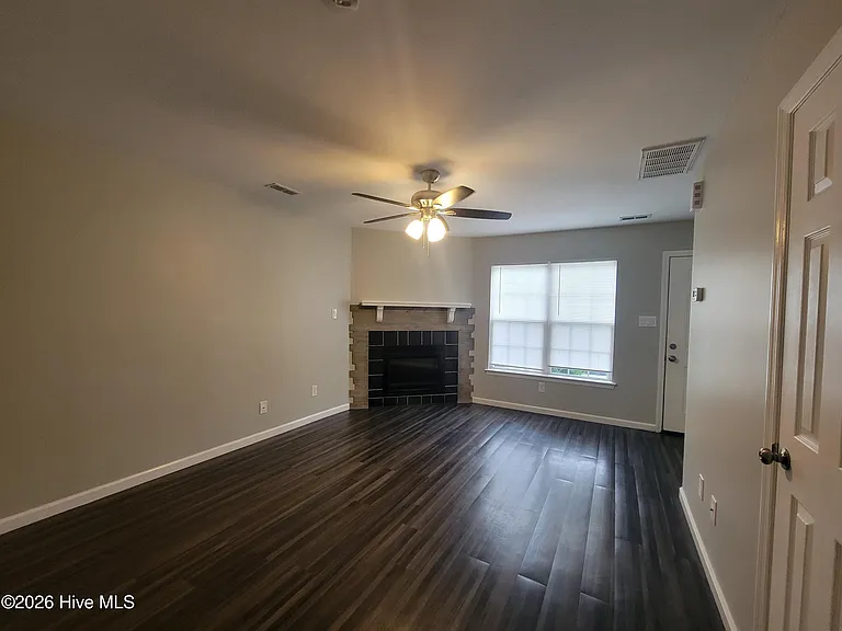 1209 Pueblo Dr — Photo 2