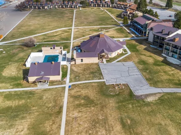 2176 S Bear Lake Blvd, Garden City, UT 84028