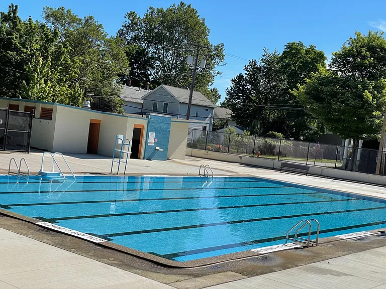 2045 W 38th St #D — Photo 30