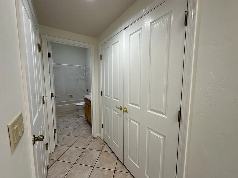 8435 N Hanks Pl — Photo 9