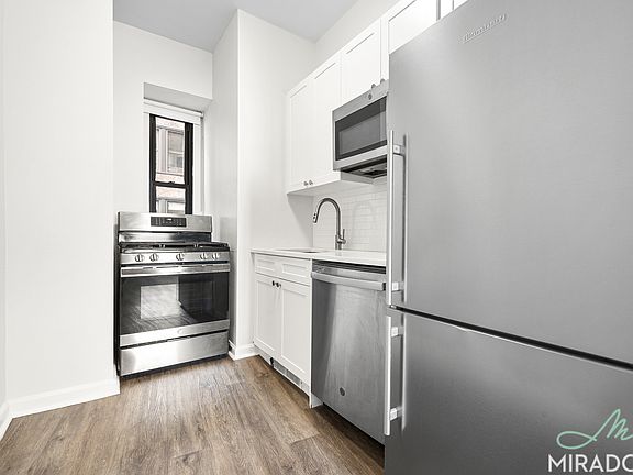 3rd image of 15 Park Row APT 20b