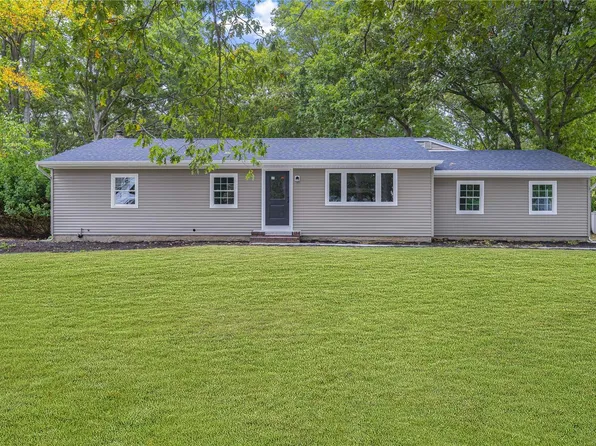 4 Storybook Lane, Saint James, NY 11780