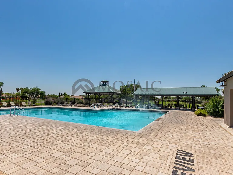 1004 E Cowboy Cove Trl — Photo 38