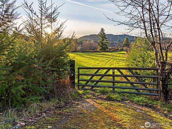 3rd image of 1523 Delphi Road SW