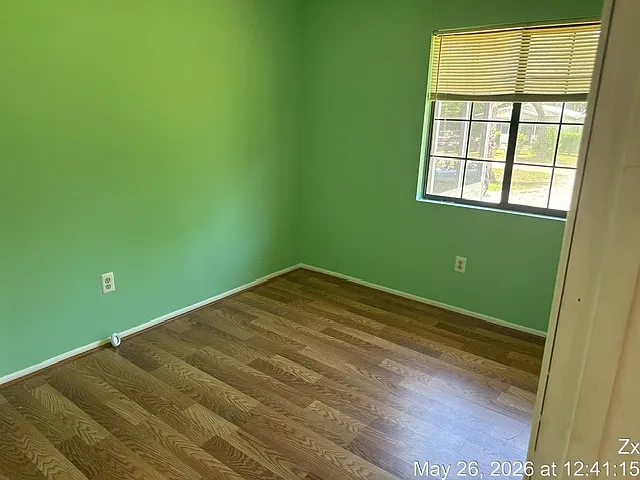 210 Pine St E — Photo 15