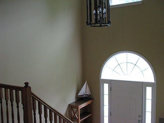 3rd image of 604 Woods Ct
