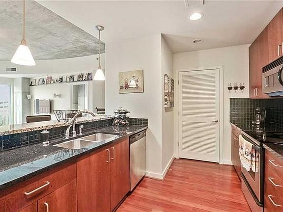 3rd image of 250 Pharr Rd #313