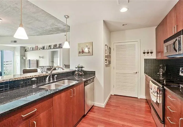 250 Pharr Rd #313 — Photo 3