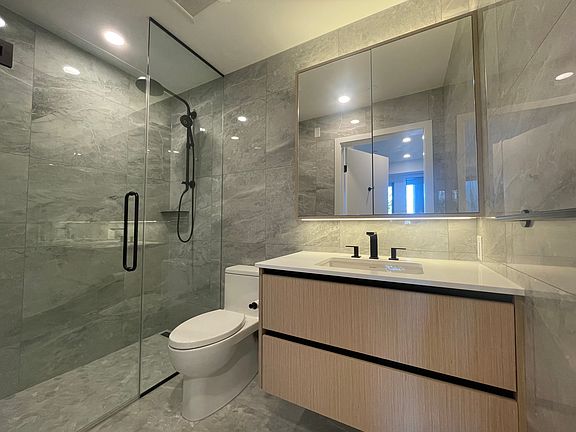 4th image of 561 W 28th Ave #11