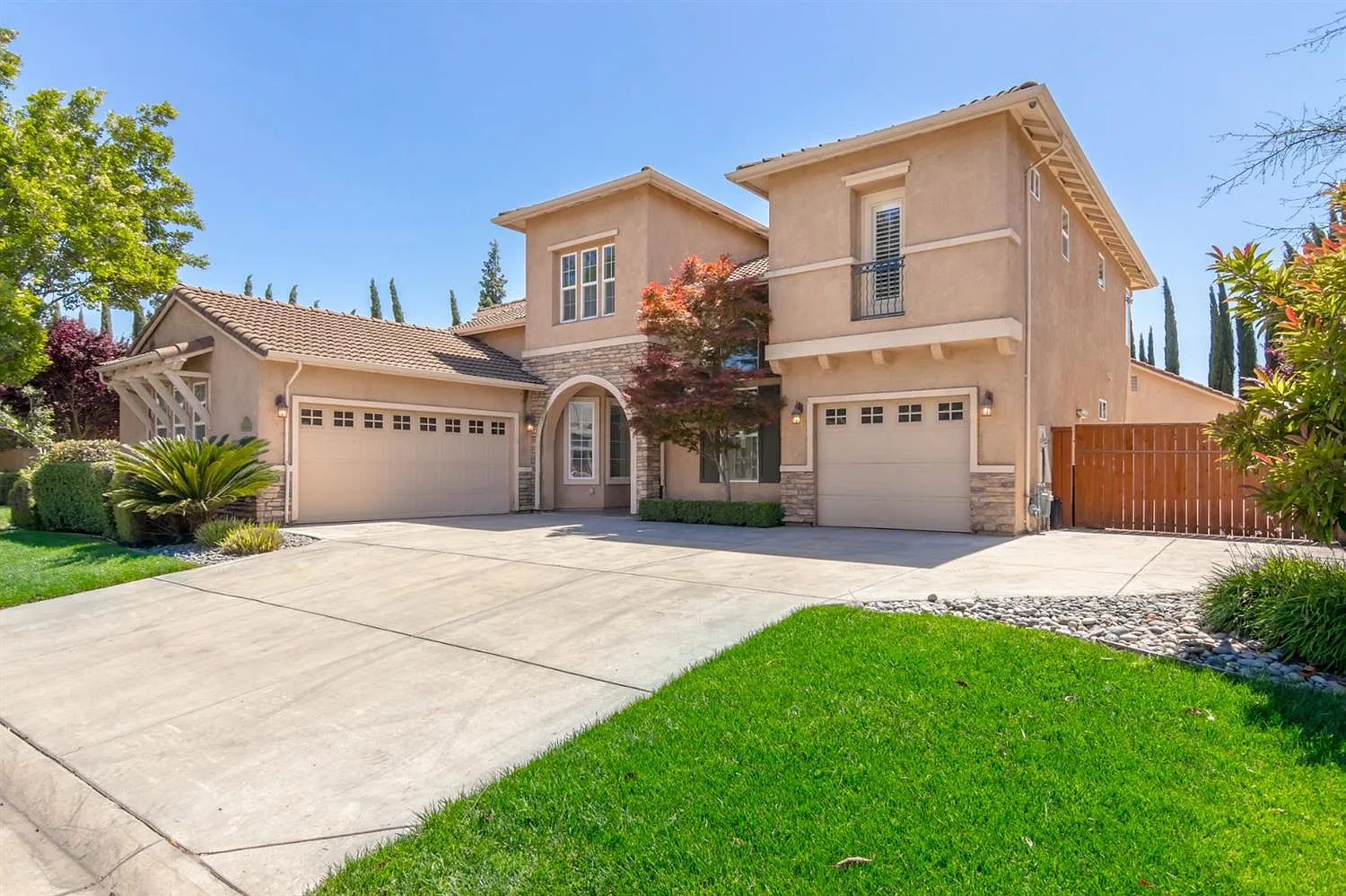 6134 Riverbank Cir photo 1