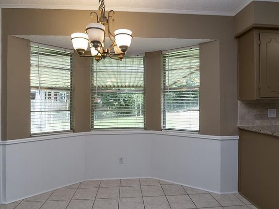 5th image of 406 E Lynnwood Ln