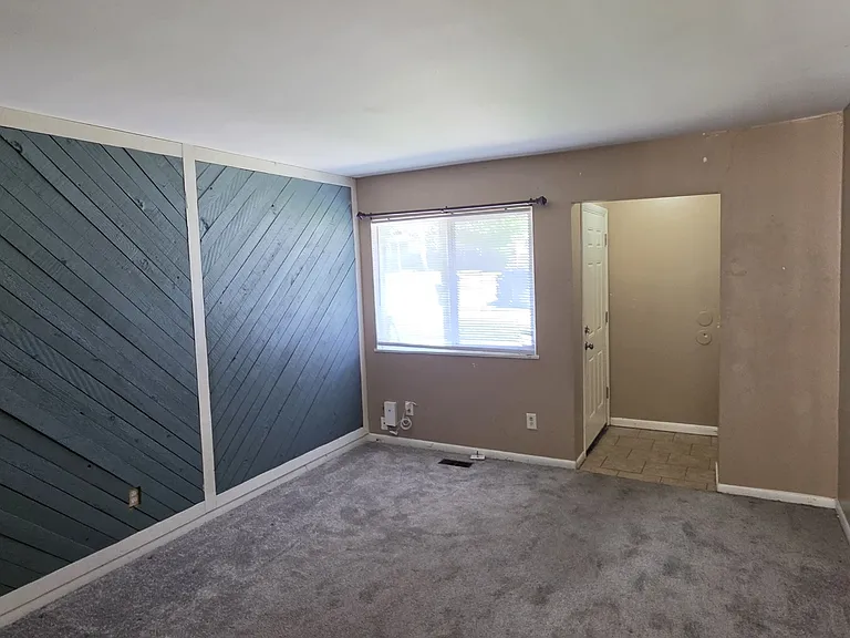 1752 S 440 W — Photo 15