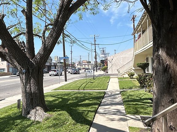 2nd image of 12425 Oxnard St #12421-1/2