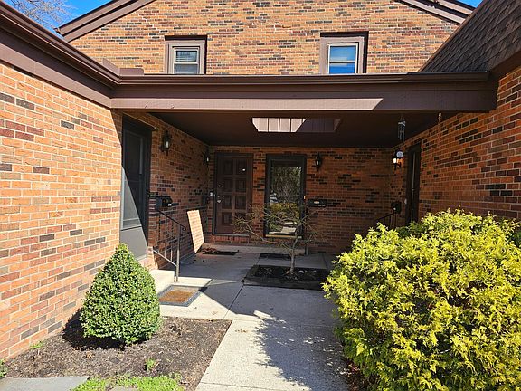 3rd image of 4260 Chaucer Ln