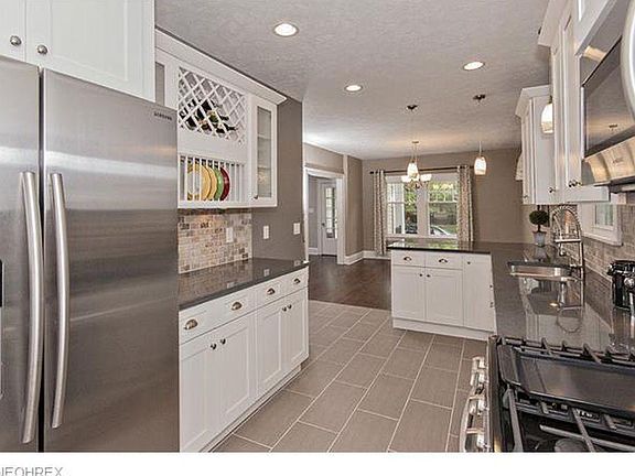 Large kitchen with recent appliances and plenty of counter s