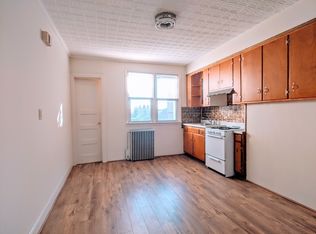 62-11 60th St #2RR, Maspeth, NY 11378