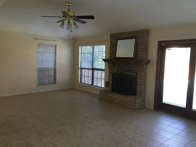 3226 Windmoor Dr — Photo 13