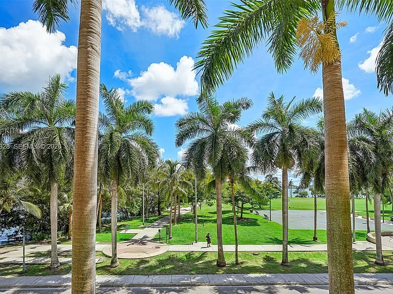 2000 N Bayshore Dr #211 — Photo 13
