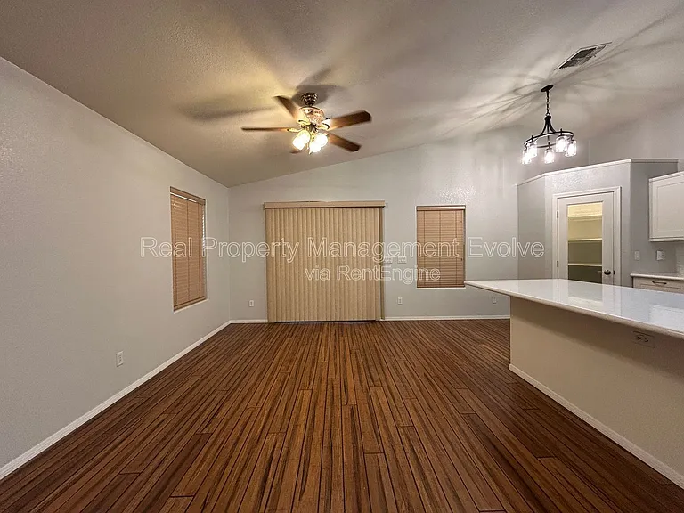 16036 N 11th Ave #1019 — Photo 7