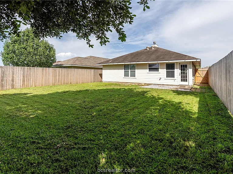 928 Crested Point Dr — Photo 16