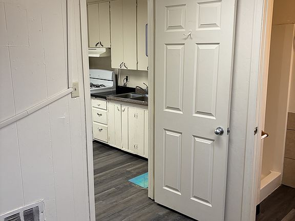 4th image of 2001 W Broadway St APT 6