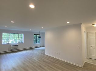 7 Roxbury Ln, Bridgeport, CT 06606