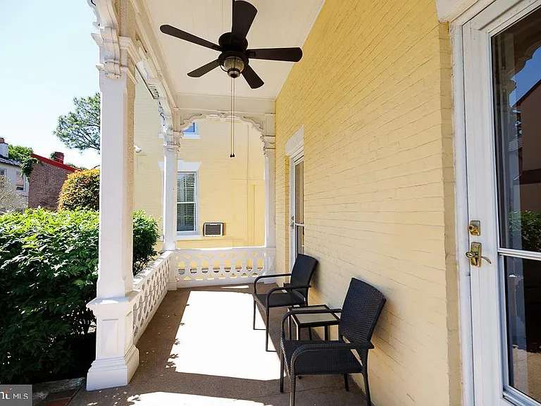 131 N Washington St #4 — Photo 5