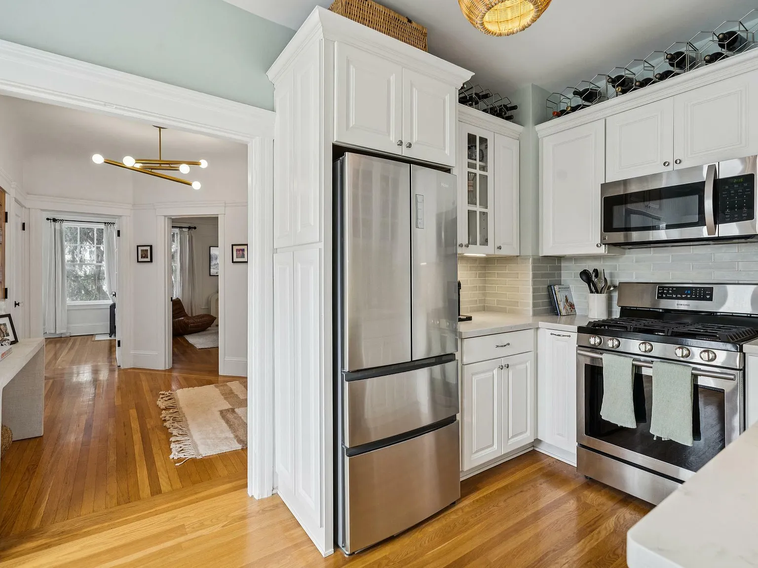 1 bed, 1.0 bath, 1040 sqft, $5,950 — Photo 4