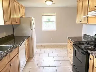 527 Pierre St — Photo 3