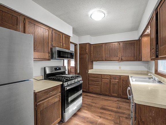 2nd image of 704 11th Ave SE