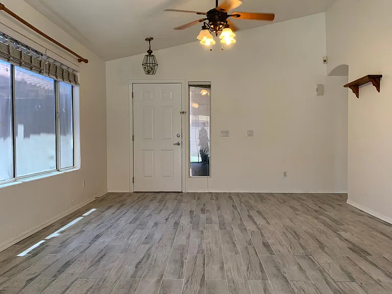 1031 N Blackstone Dr — Photo 8