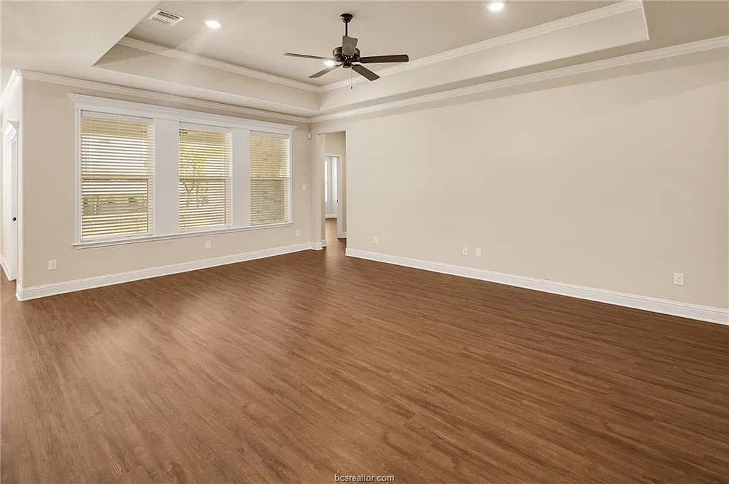 3911 Brownway Dr — Photo 4