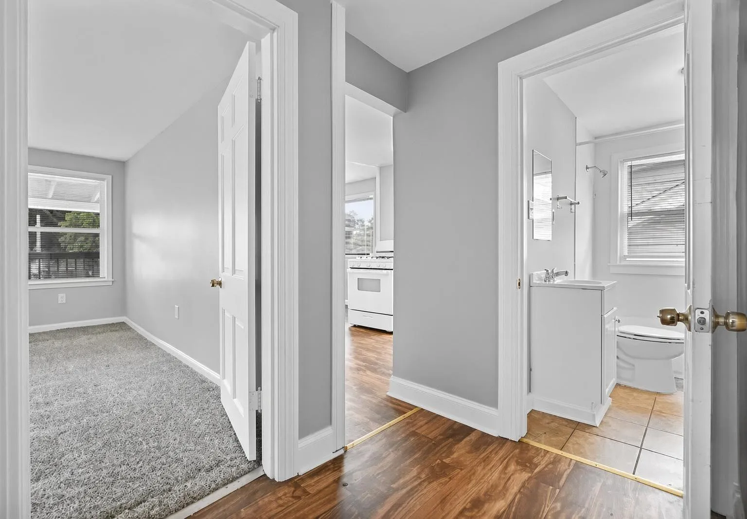 2 bed, 700 sqft, $900 — Photo 2