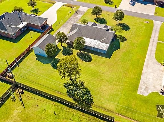 3rd image of 118 Mandie Dr