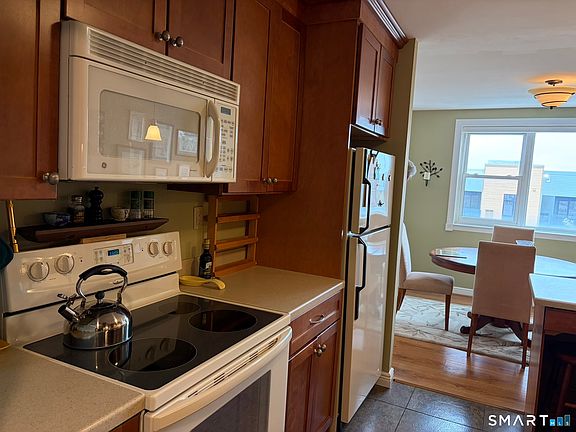 2nd image of 893 Farmington Ave APT 5H