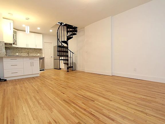 3rd image of 26 W 96th St APT 1