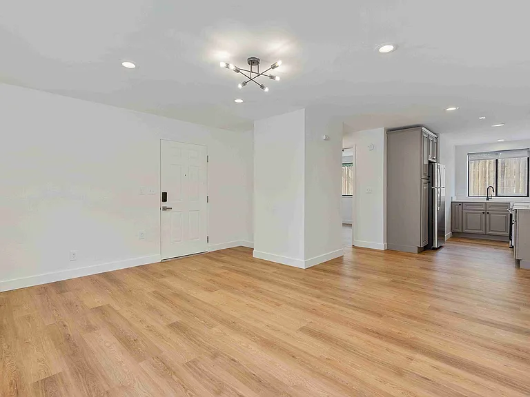 1016 E 900 S — Photo 12