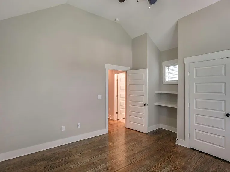 1112 Walsh St #B — Photo 27